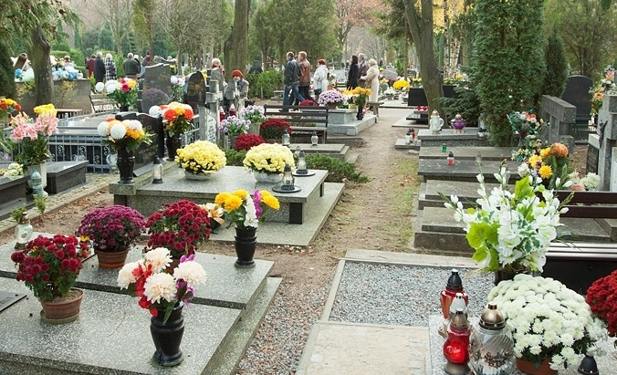 Strażnicy miejscy na cmentarzu