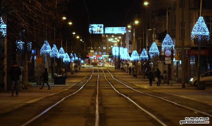 Ponad 2-metrowe sanie i renifer wylądują na Chrobrego