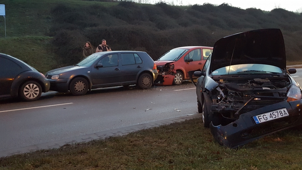 Zderzenie czterech aut w Gorzowie [film i zdjęcia]