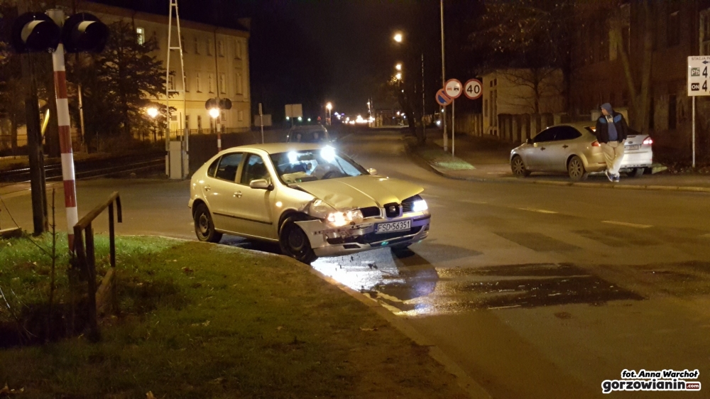 Czołówka autobusu MZK i seata [zdjęcia]