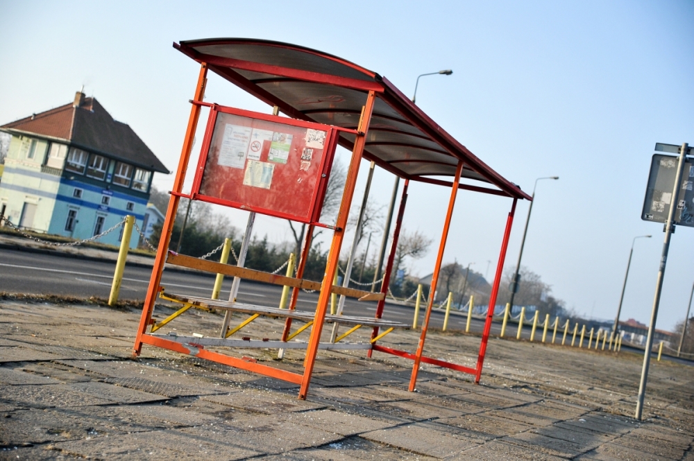 Pijani gorzowianie zdemolowali przystanek [zdjęcia]