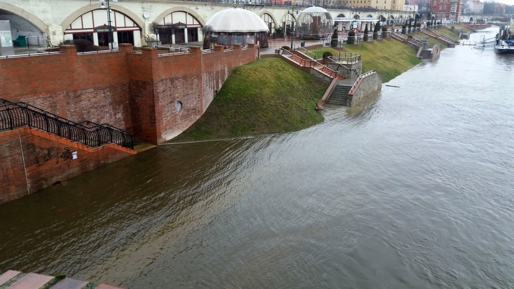 Warta wciąż pnie się do góry [film i zdjęcia]