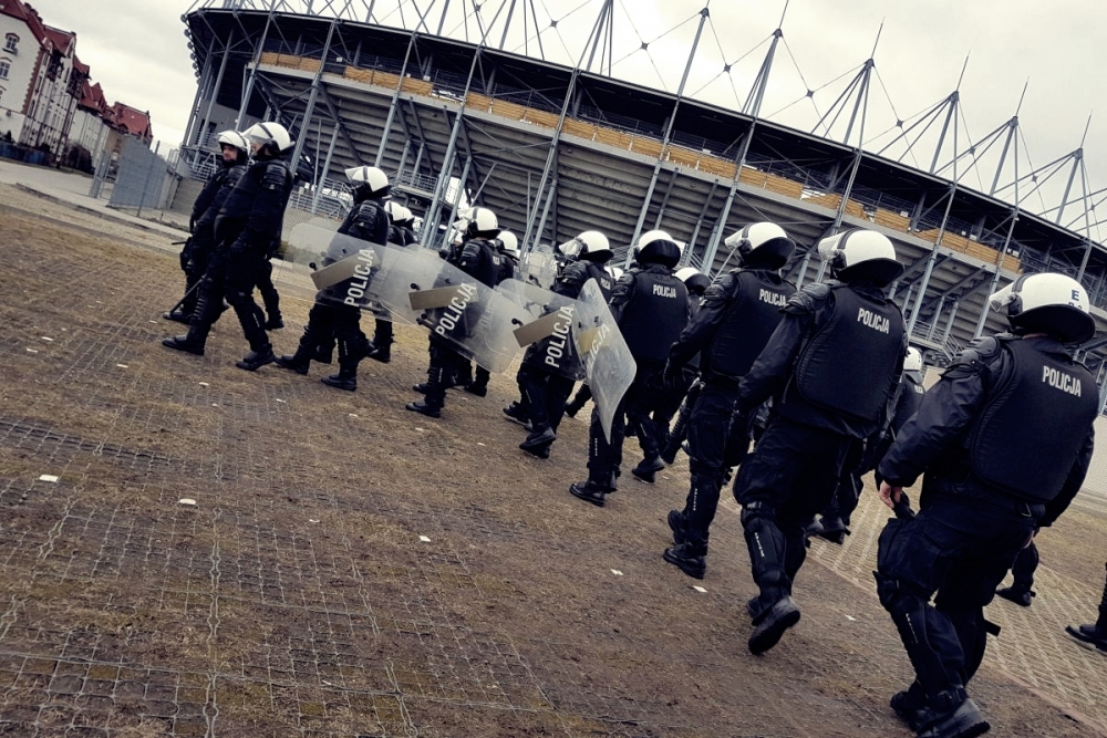 Antyterroryści na stadionie żużlowym [film i zdjęcia]