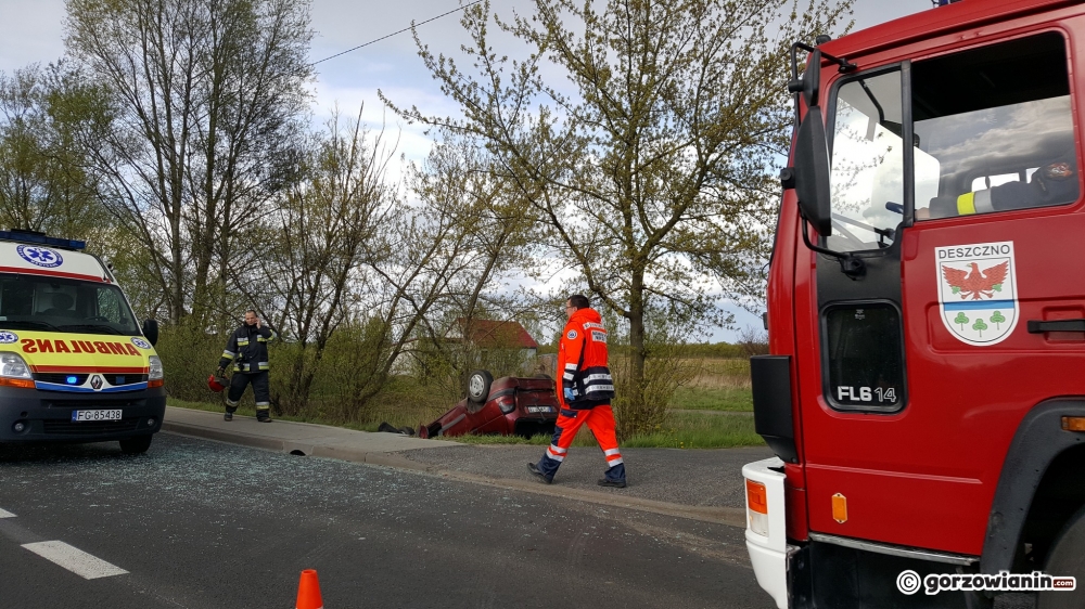 Dachowanie renault pod Gorzowem [zdjęcia]