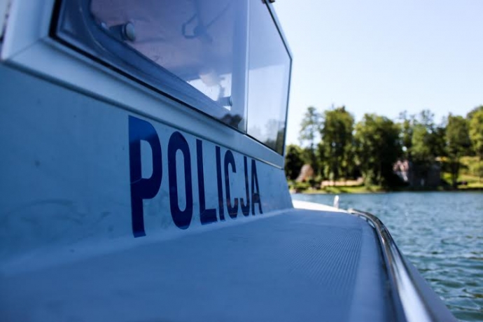 7/7 Policjanci pilnują bezpieczeństwa nad wodą