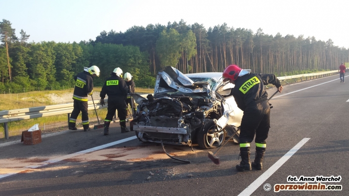 4/8 Rozsrzaskana toyota na S3