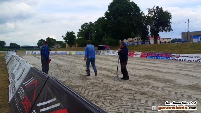 10/10 Prace przy budowie plaży i...