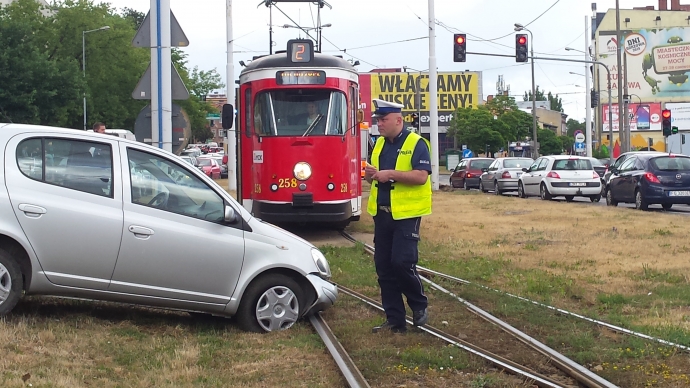 2/6 Toyota wjechała na torowisko