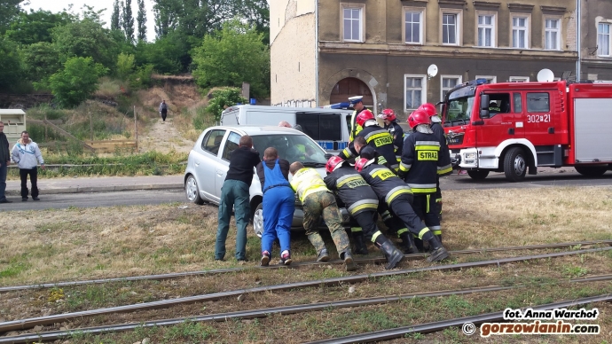 5/6 Toyota wjechała na torowisko