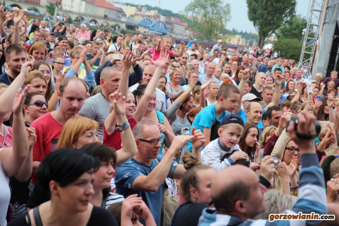 13/28 Koncert zespołu Weekend