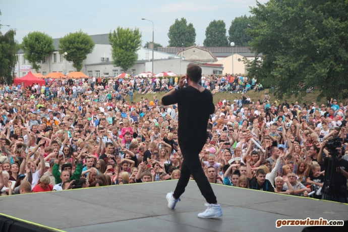 16/28 Koncert zespołu Weekend