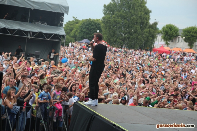 17/28 Koncert zespołu Weekend