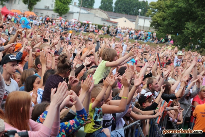 21/28 Koncert zespołu Weekend