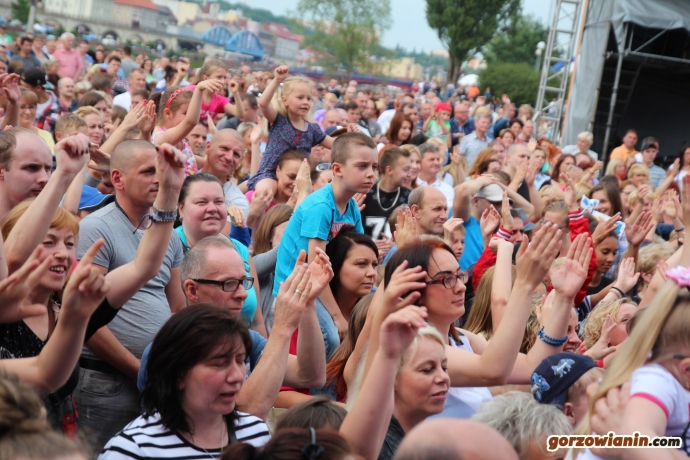 23/28 Koncert zespołu Weekend