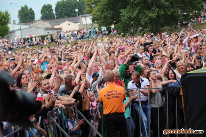 24/28 Koncert zespołu Weekend