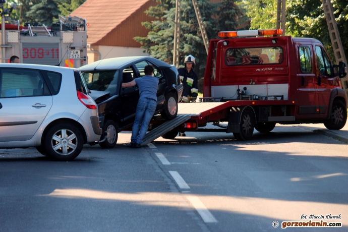 6/6 Wypadek w Deszcznie. Ranne trzy osoby