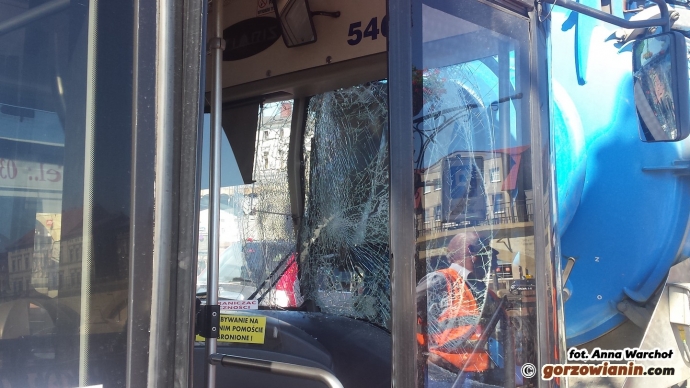 4/7 Autobus MZK wjechał w pojazd oczyszczalni ścieków
