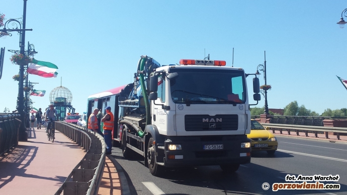 7/7 Autobus MZK wjechał w pojazd oczyszczalni ścieków