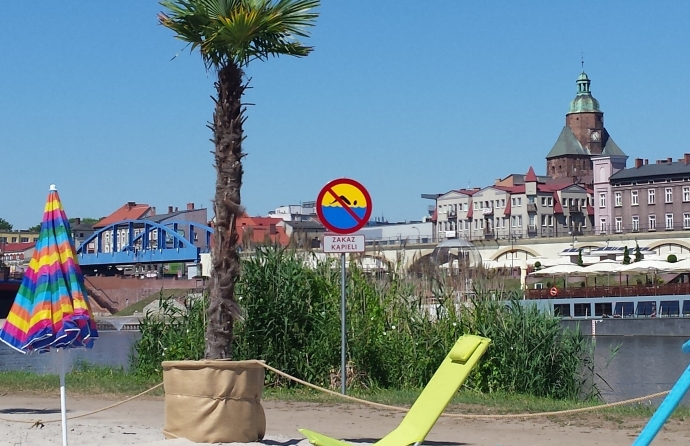 11/11 Mężczyzna pływał w Warcie