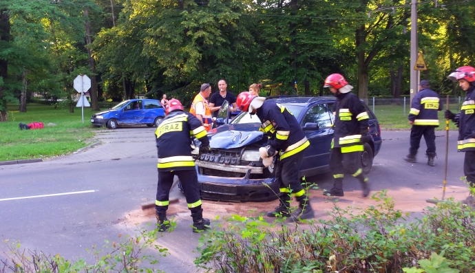 6/6 Zderzenie volkswagena i fiata na Walczaka