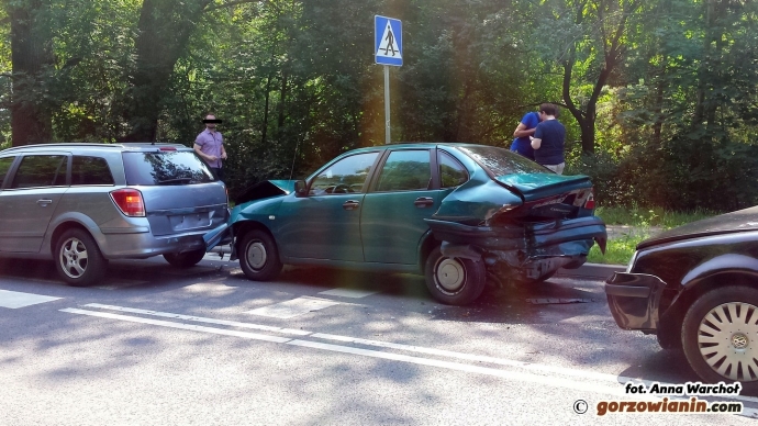 4/7 Zderzenie trzech aut na Wyszyńskiego