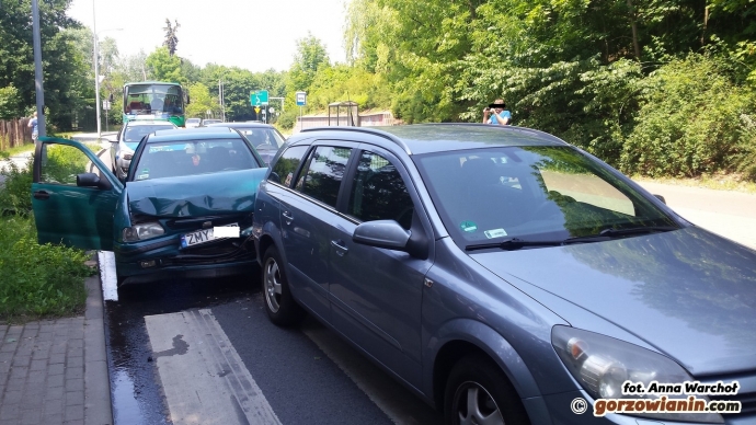 7/7 Zderzenie trzech aut na Wyszyńskiego