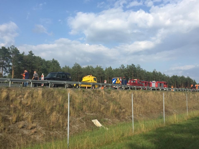 6/6 Zderzenie skody i land rovera na S3