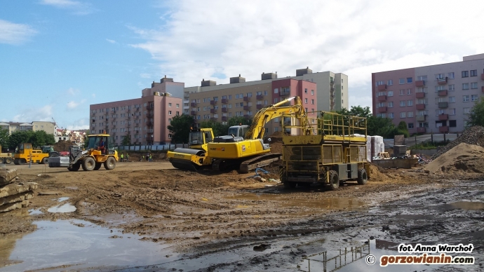 3/16 Galeria Manhattan na ukończeniu