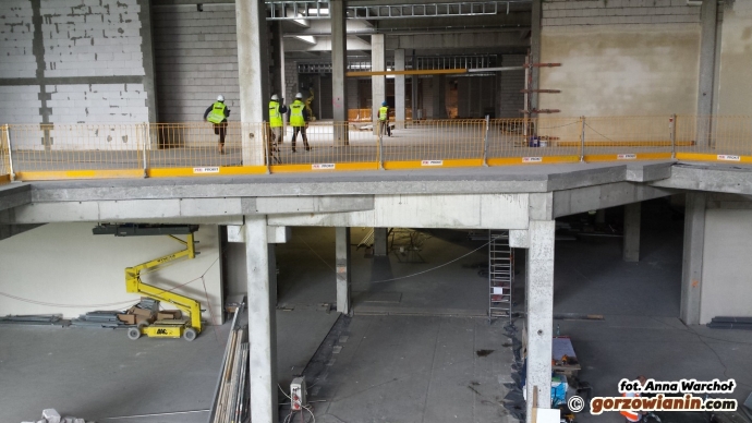 5/16 Galeria Manhattan na ukończeniu