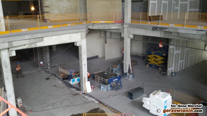 7/16 Galeria Manhattan na ukończeniu