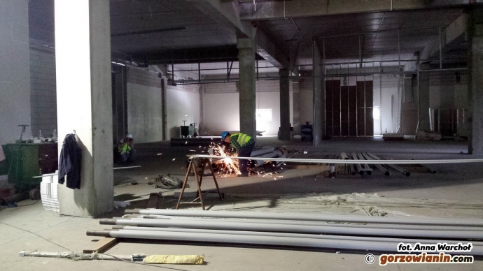 12/16 Galeria Manhattan na ukończeniu