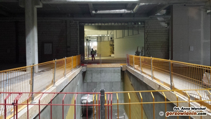 13/16 Galeria Manhattan na ukończeniu