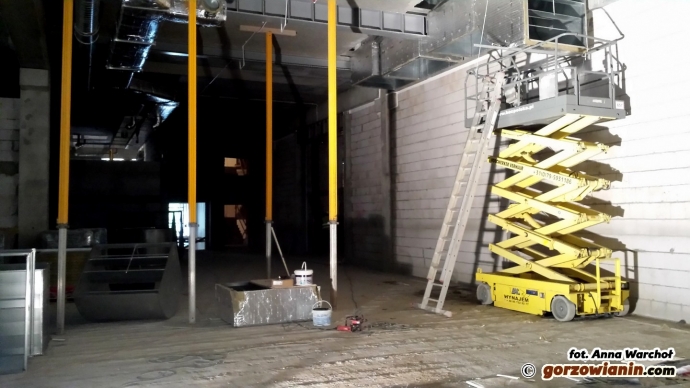 14/16 Galeria Manhattan na ukończeniu