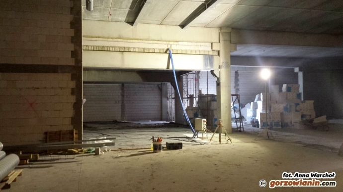 15/16 Galeria Manhattan na ukończeniu