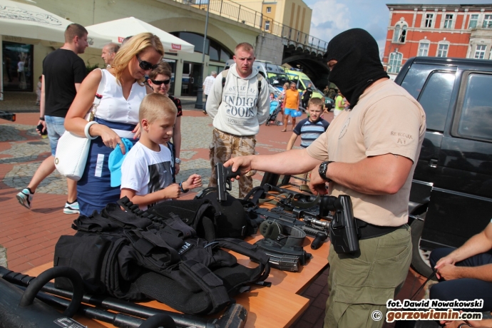 6/8 Festyn policyjny na bulwarze