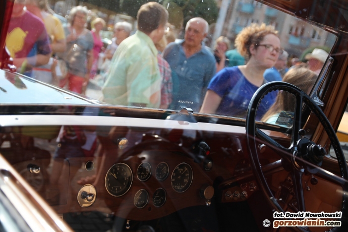 7/8 Zabytkowe auta Rolls Royce & Bentley na Starym Rynku