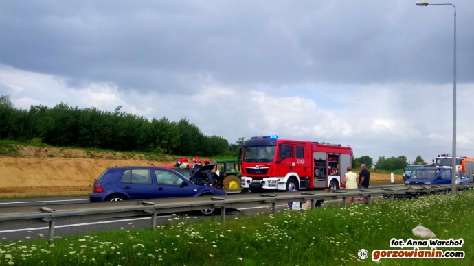 2/8 Czołowe zderzenie volvo i volkswagena na S3