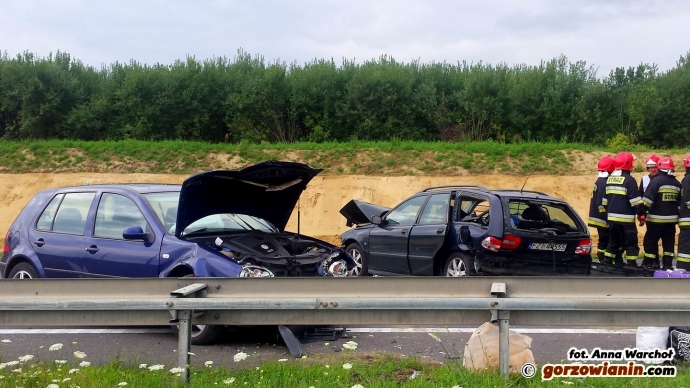 5/8 Czołowe zderzenie volvo i volkswagena na S3