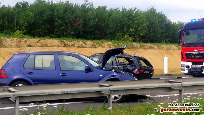 7/8 Czołowe zderzenie volvo i volkswagena na S3