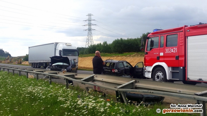 8/8 Czołowe zderzenie volvo i volkswagena na S3