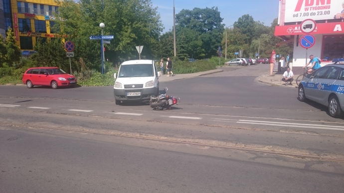 4/5 Zderzenie fiata z motocyklem