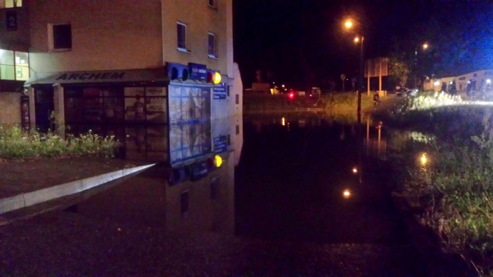 5/6 Zalana Hubala i pływające śmietniki