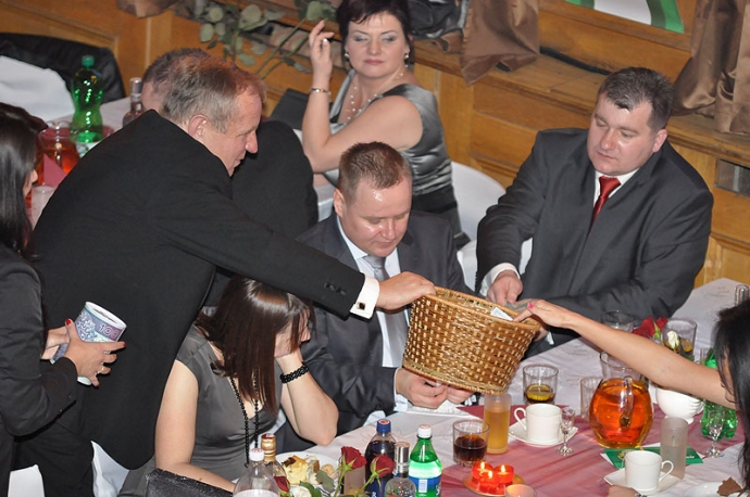 4/35 V Bal charytatywny