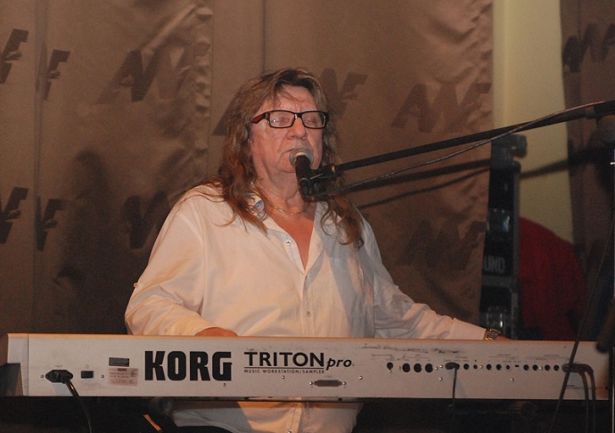 27/35 V Bal charytatywny