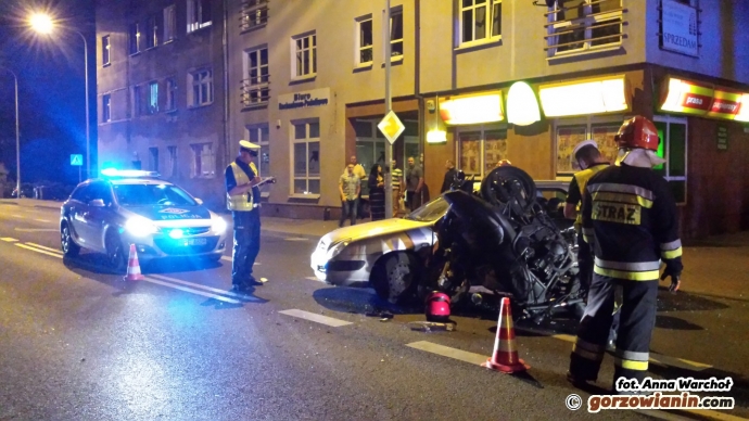 4/6 Zderzenie dwóch motocykli z citroenem