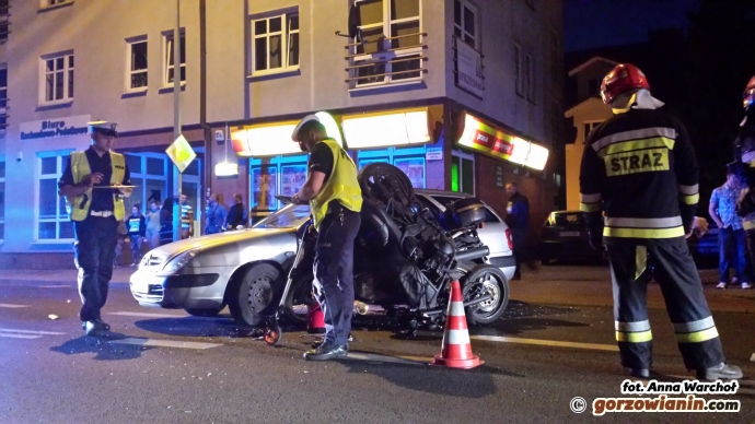 5/6 Zderzenie dwóch motocykli z citroenem