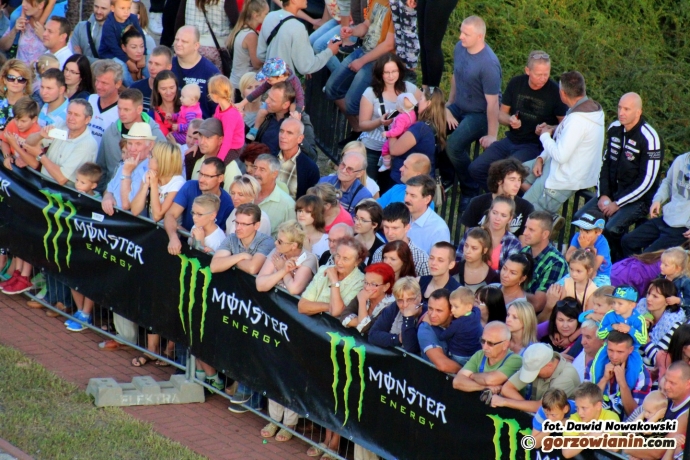 4/12 Motoryzacyjne show na moście