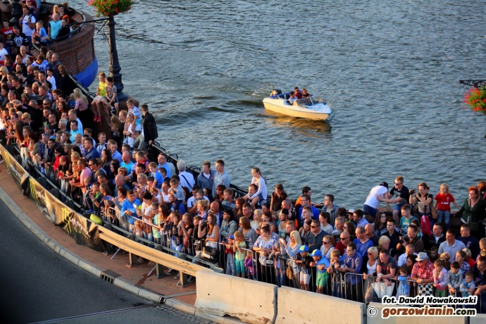 5/12 Motoryzacyjne show na moście