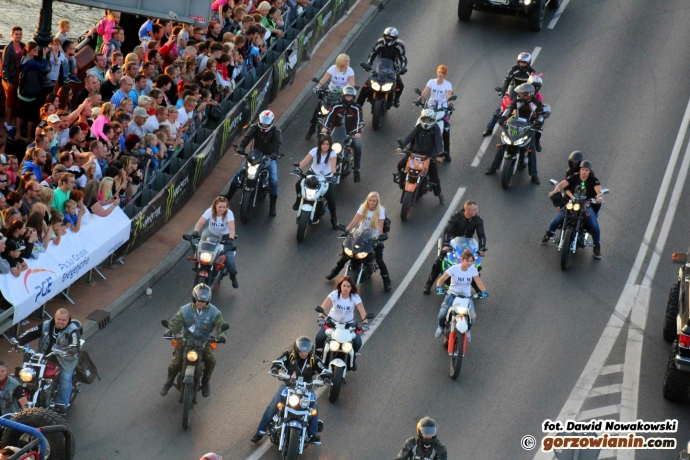 8/12 Motoryzacyjne show na moście