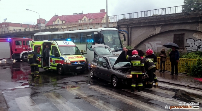 3/5 Zderzenie renault z autobusem